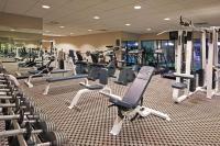 Holiday Inn Express Hotel & Suites - Belleville Area by IHGにあるフィットネスセンターまたはフィットネス設備