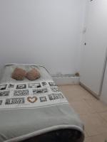 Postel nebo postele na pokoji v ubytování Limassol Studio