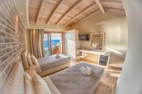 Posteľ alebo postele v izbe v ubytovaní Tereza's Sunset Hotel