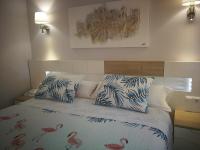 Posteľ alebo postele v izbe v ubytovaní Apartamentos Playa Compostela
