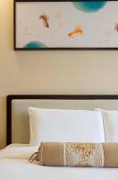 Guangdong Hotel-Free Shuttle & Registration Counter Service during Canton Fairにあるベッド