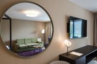 Televízia a/alebo spoločenská miestnosť v ubytovaní Oliven- & Genusshotel Hirzer