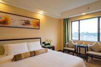 Guangdong Hotel-Free Shuttle & Registration Counter Service during Canton Fairにあるベッド