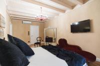 Televízia a/alebo spoločenská miestnosť v ubytovaní Leano Agriresort
