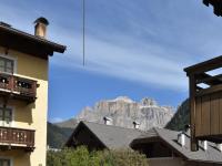 A general mountain view or a mountain view taken from Az apartmant