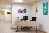 Televízia a/alebo spoločenská miestnosť v ubytovaní ibis Styles Athens Routes