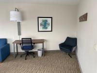Holiday Inn Express & Suites Albuquerque Historic Old Town by IHGにあるシーティングエリア