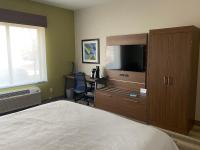 Holiday Inn Express & Suites Albuquerque Historic Old Town by IHGにあるベッド