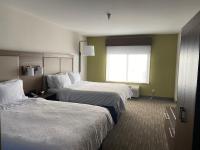 Holiday Inn Express & Suites Albuquerque Historic Old Town by IHGにあるベッド