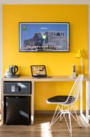 Televízia a/alebo spoločenská miestnosť v ubytovaní ibis Styles Athens Routes