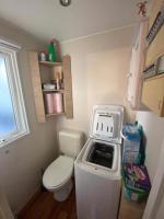 A bathroom at Mobil-home dans Camping L&#39;Oasis 5 &eacute;toiles &agrave; Puget-sur-Argens