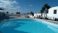 Bazén v ubytování Los Arcos 304, Puerto del Carmen Lanzarote nebo v jeho okolí