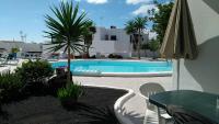 Bazén v ubytování Los Arcos 304, Puerto del Carmen Lanzarote nebo v jeho okolí