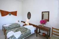 A bed or beds in a room at Summer Lodge
