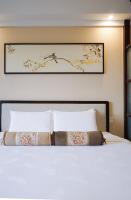 Guangdong Hotel-Free Shuttle & Registration Counter Service during Canton Fairにあるベッド