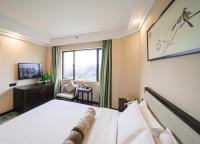 Guangdong Hotel-Free Shuttle & Registration Counter Service during Canton Fairにあるベッド