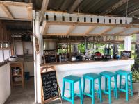 Lounge oder Bar in der Unterkunft Le Petit Saint Tropez