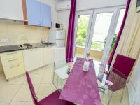 Kuchyňa alebo kuchynka v ubytovaní Apartment Vinka-2 by Interhome