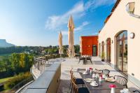 Nespecifikovaný výhled na hory nebo výhled na hory při pohledu z hotelu