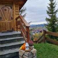Výhľad na hory alebo výhľad na hory priamo z horskej chaty