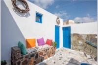 Posezení v ubytování easy going santorini house