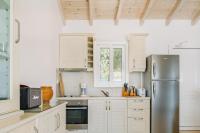 Kuchyňa alebo kuchynka v ubytovaní Villa Lover's Nest