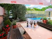 Bazén v ubytovaní Holiday Home Starci by Interhome alebo v jeho blízkosti