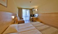 A bed or beds in a room at Flamingo Hotel 4*