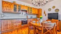 Kuchyňa alebo kuchynka v ubytovaní Apartament Klimat Górski na Okrzei - 5D Apartamenty