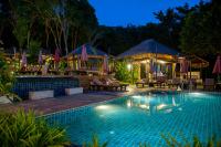 Der Swimmingpool an oder in der Nähe von LaLaanta Hideaway Resort