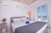 Posteľ alebo postele v izbe v ubytovaní Mando Pool Villas w Sea Views - Five Bedrooms