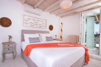 Posteľ alebo postele v izbe v ubytovaní Mando Pool Villas w Sea Views - Five Bedrooms