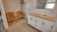 Rideau Oceanfront Motelにあるバスルーム