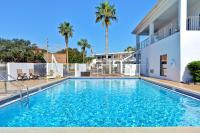 Motel 6-Destin, FLの敷地内または近くにあるプール