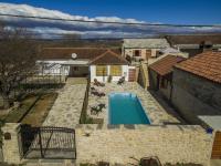 Bazén v ubytovaní Holiday home in Benkovac near the sea alebo v jeho blízkosti
