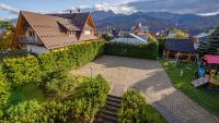 Widok na góry z tego aparthotelu