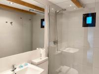 Koupelna v ubytování INSIDEHOME Apartments - Dúplex de Javier