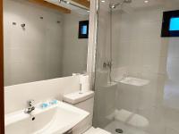 Koupelna v ubytování INSIDEHOME Apartments - Dúplex de Javier