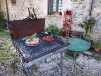 A garden outside Belvilla by OYO Splendid Farmhouse with Jacuzzi