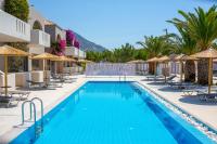 Bazén v ubytovaní Akti Beach Club alebo v jeho blízkosti