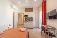Telewizja i/lub zestaw kina domowego w obiekcie Prima dell'Elba Family Apartments