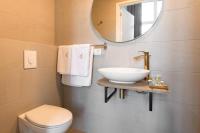 Een badkamer bij The Velvet Lodge