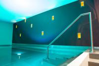 Der Swimmingpool an oder in der Nähe von Fletcher Wellness-Hotel Helmond