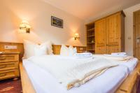 A bed or beds in a room at Landgasthof Bierfriedl