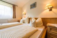 A bed or beds in a room at Landgasthof Bierfriedl