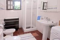 Kúpeľňa v ubytovaní Spacious Villa in Conil de Frontera with Private Pool