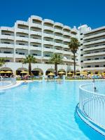 Bazén v ubytování Hotel Apartamento Brisa Sol nebo v jeho okolí