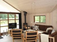 TV a/nebo společenská místnost v ubytování 8 person holiday home in Blåvand