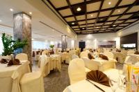 Reštaurácia alebo iné gastronomické zariadenie v ubytovaní Grand Hotel Continental