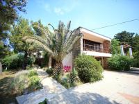 Vonkajšia záhrada v ubytovaní Holiday Home in Starigrad Paklenica